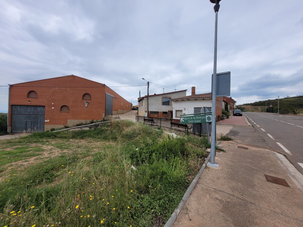 garcearquitecto's tweet photo. Barrio de las Bodegas Santa Eulalia de Ventosa, La Rioja.
Reconocimiento del enclave, primer acercamiento. Gran descubrimiento.
#BBR #ventosa #calados #bodega #BarriosdeBodegas #LaRioja https://t.co/5hLQz0So4W
