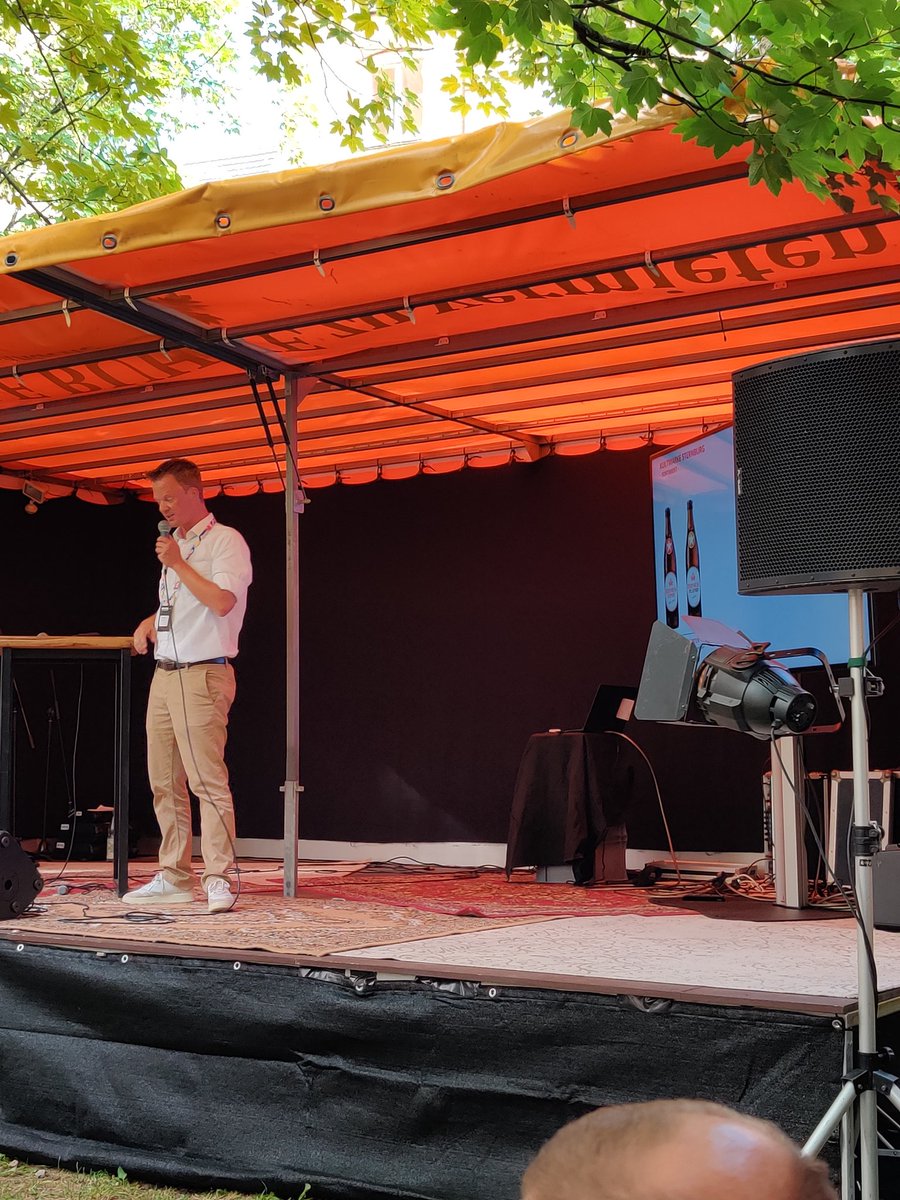 netscripter's tweet image. Wer in der Präsentation genau hinschaut, sieht schon das neue Flaschen-Design von #Sternburg mit dem Stern am Flaschenhals. #MACHN23