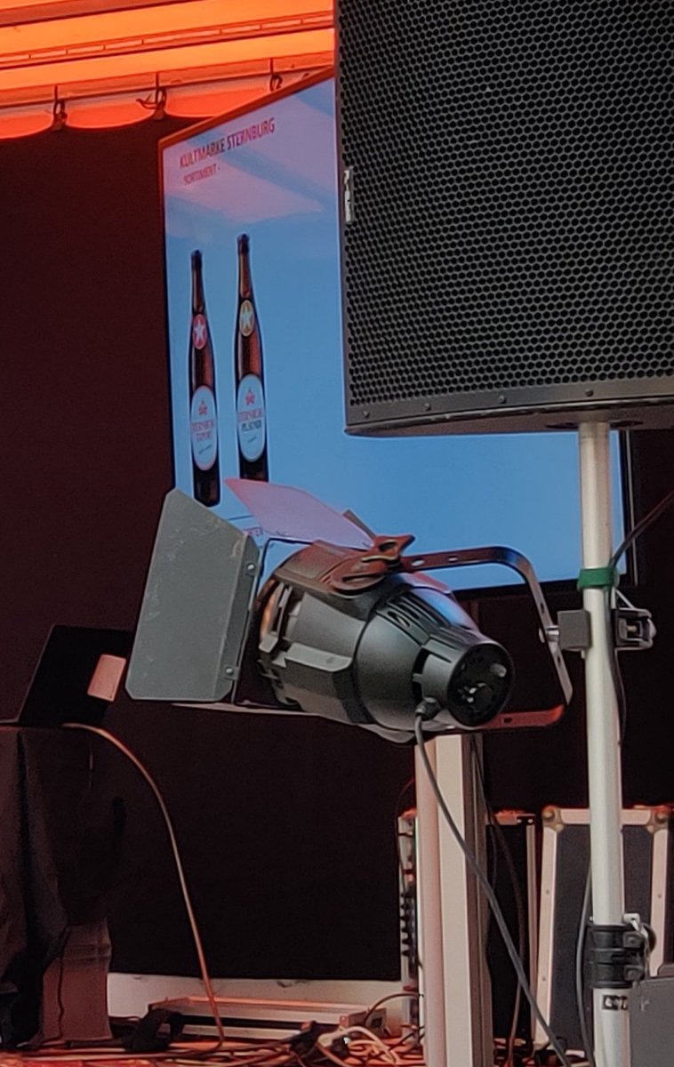 netscripter's tweet image. Wer in der Präsentation genau hinschaut, sieht schon das neue Flaschen-Design von #Sternburg mit dem Stern am Flaschenhals. #MACHN23