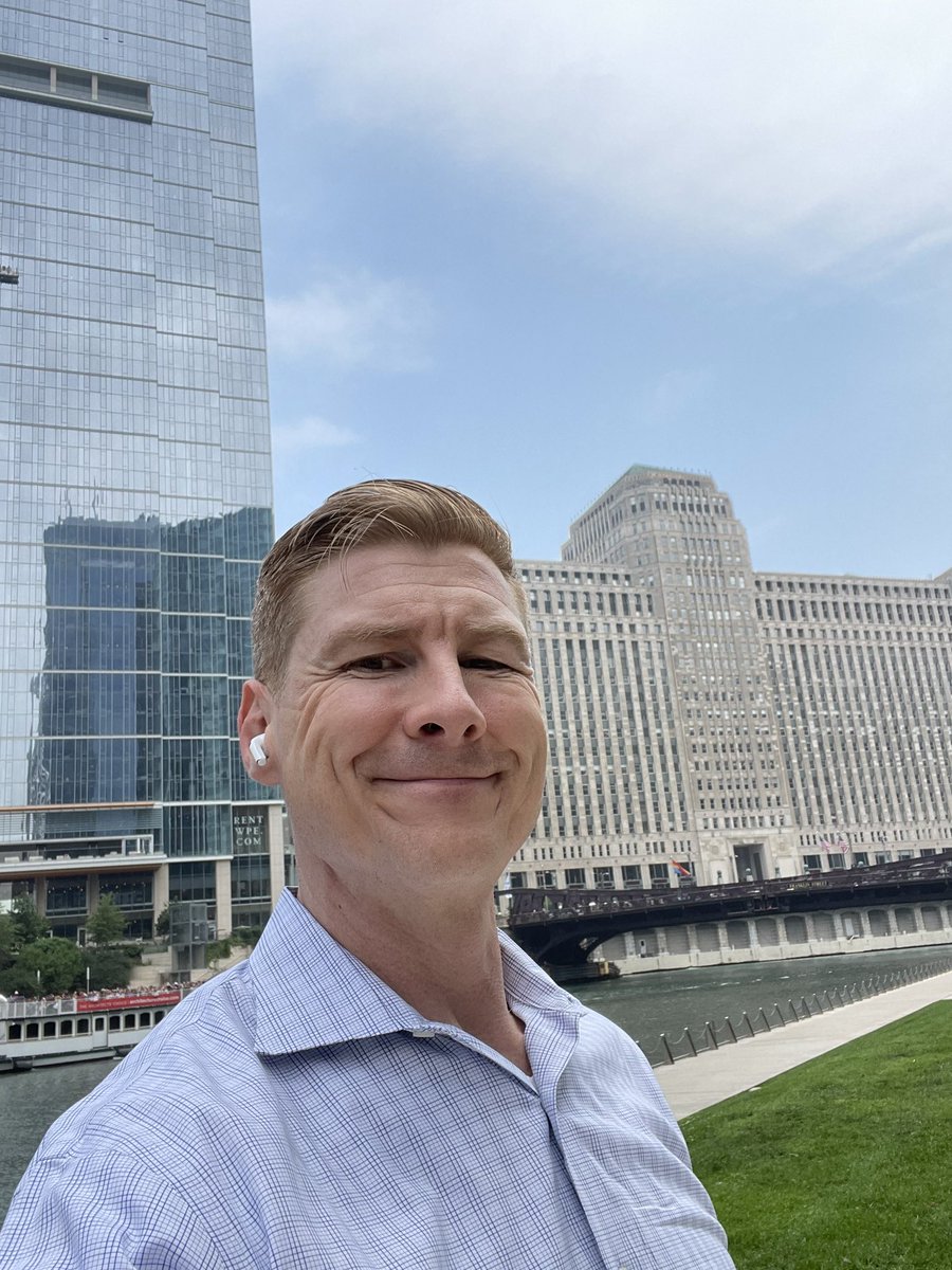 Buildwealth312's tweet photo. It’s a little hazy but still a great day to be walking around meeting with great people in Chicago.  I love days like this mixing work with the beauty of the city. https://t.co/yQmklwQqZC