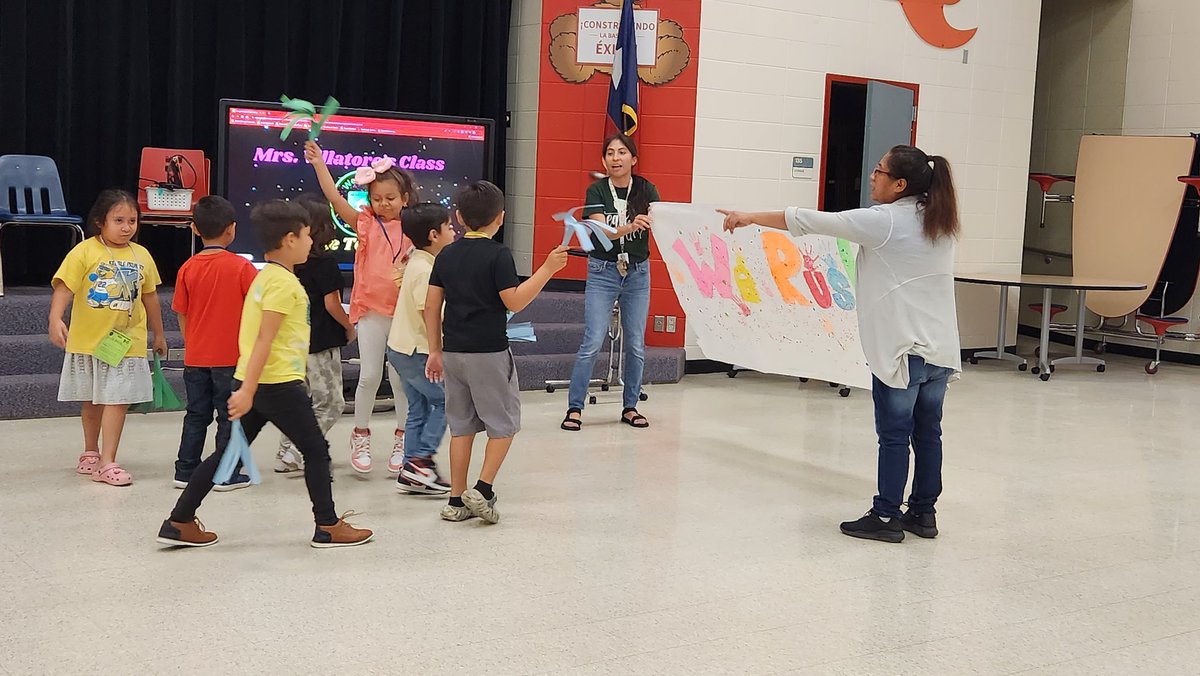EvaHall53887957's tweet photo. Pep Rally time! @Hinojosa_AISD/ @Keeble_AISD #summerrush #aldinesummercamp @brainardjill @JulieSustaita2 @kojessie @AldineRUSH https://t.co/xnZpELEfeV