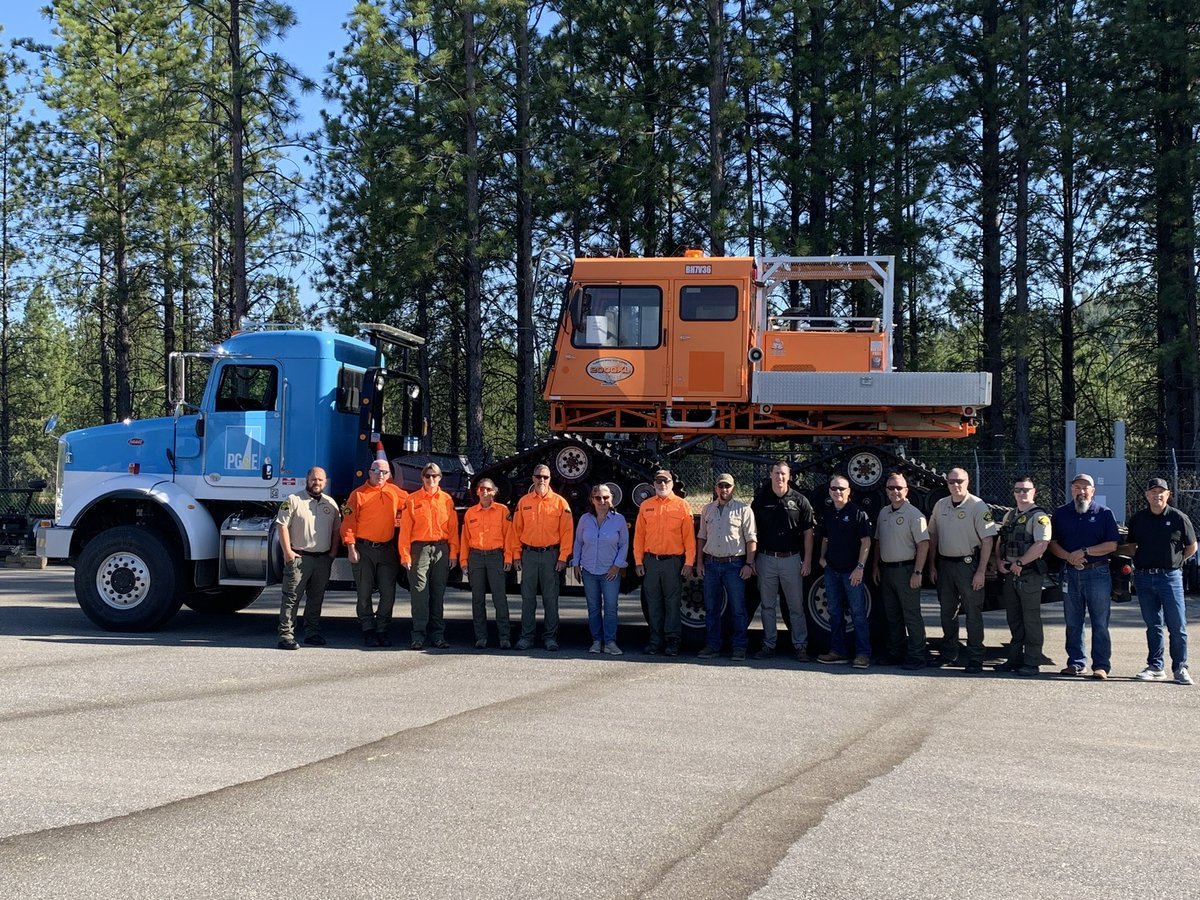 JoeWilsonPGE's tweet photo. PG&amp;E is committed to public safety. This morning I had the privilege of leading the PG&amp;E team as we donated a snocat to Nevada County Search and Rescue. This equipment will be used to save lives. We are grateful for the strong partnership we have with @NevCoSheriff and @NevCoOES https://t.co/kMI7jVqwgh