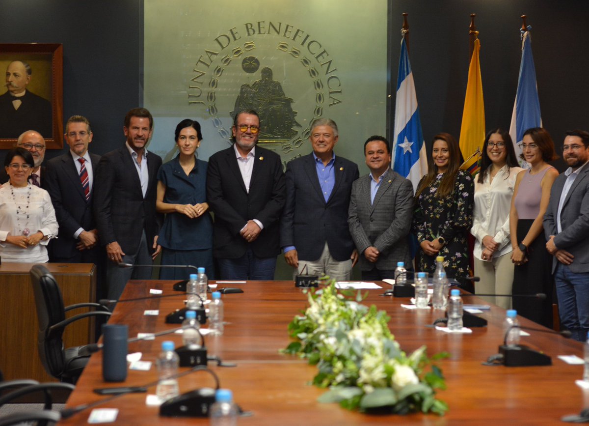 Junto al Ministerio de Inclusión Económica y social, firmamos un convenio que beneficiará a más 2000 niños niñas y adolescentes en situación de abandono o en acogimiento institucional, con salud mental, salud preventiva y plan de autonomía para la vida. #JuntandoSueños