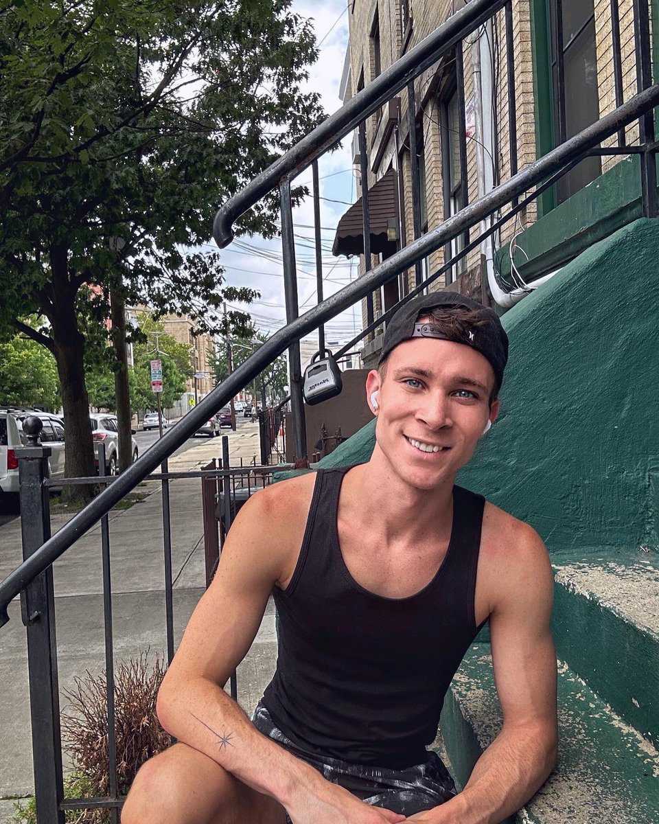 jordanarrasmith's tweet photo. i’m still, I’m still Jordan from the block 🏙️ https://t.co/ImthmDzoLm