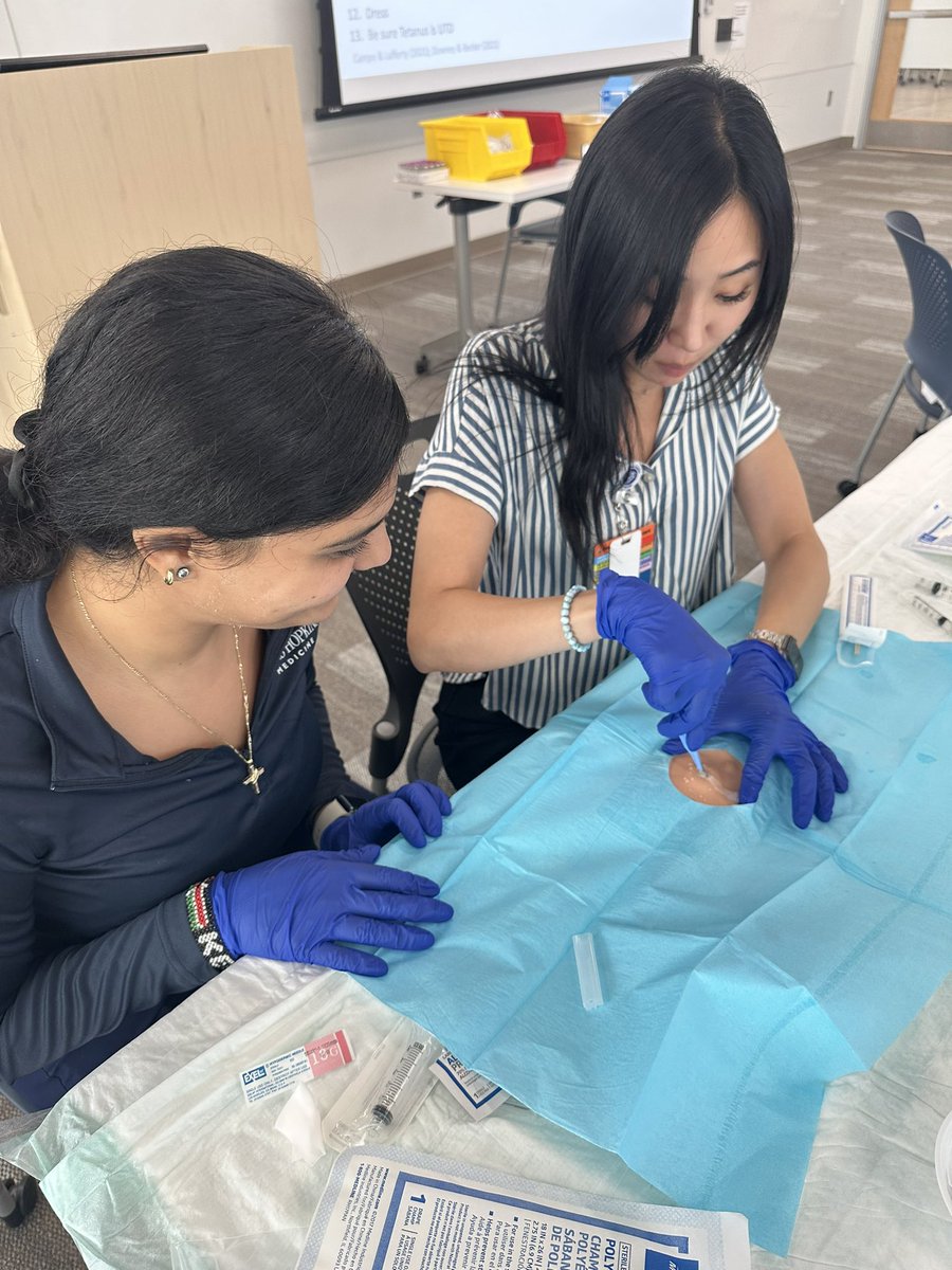 Great hands-on skills day with our FNP & AGNP students this week! Casting, splinting, epistaxis mgmt, I&D, biopsy, FBO removal, GYN procedures and others #gohopnurse @JHUNursing @kmciltr1 @CGLingPhDFNP @MLFingerhoodDNP