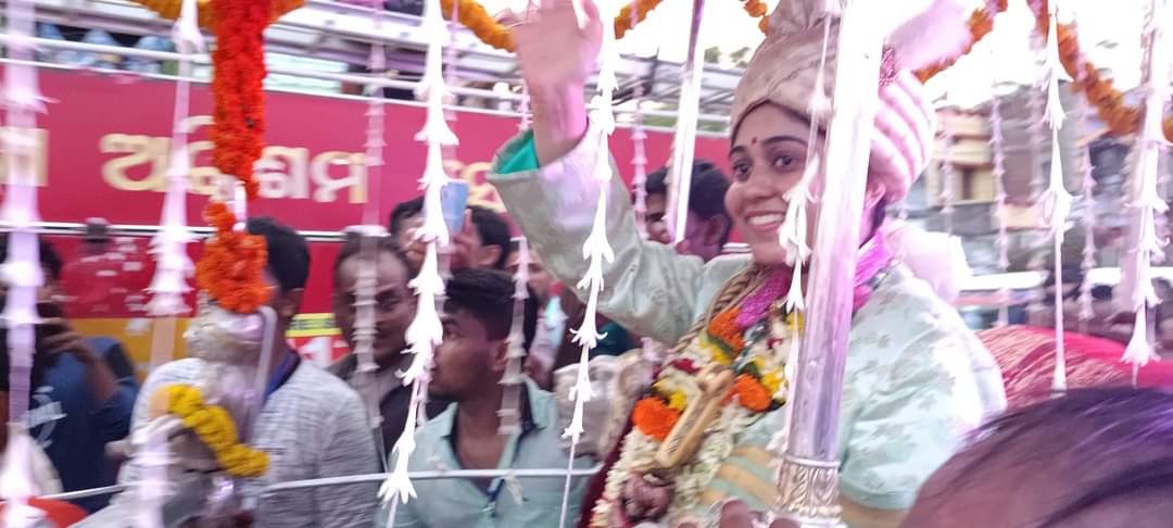 ଧରାକୋଟ ରାଜ ଜେମା ବାହୁଡ଼ା ଯାତ୍ରା ଉପଲକ୍ଷେ
<a href="/BBSRBuzz/">Bhubaneswar Buzz</a>
<a href="/BeautyOfOdisha2/">Beauty of Dakhina odisha</a>
<a href="/JagannathaDhaam/">Shree Jagannatha Temple, Puri</a> <a href="/VAdkri/">@Gajapati (𑀩𑀺𑀱𑁆𑀡𑀼 𑀫𑁄𑀳𑀦 𑀅𑀥𑀺𑀓𑀸𑀭𑀻)</a>