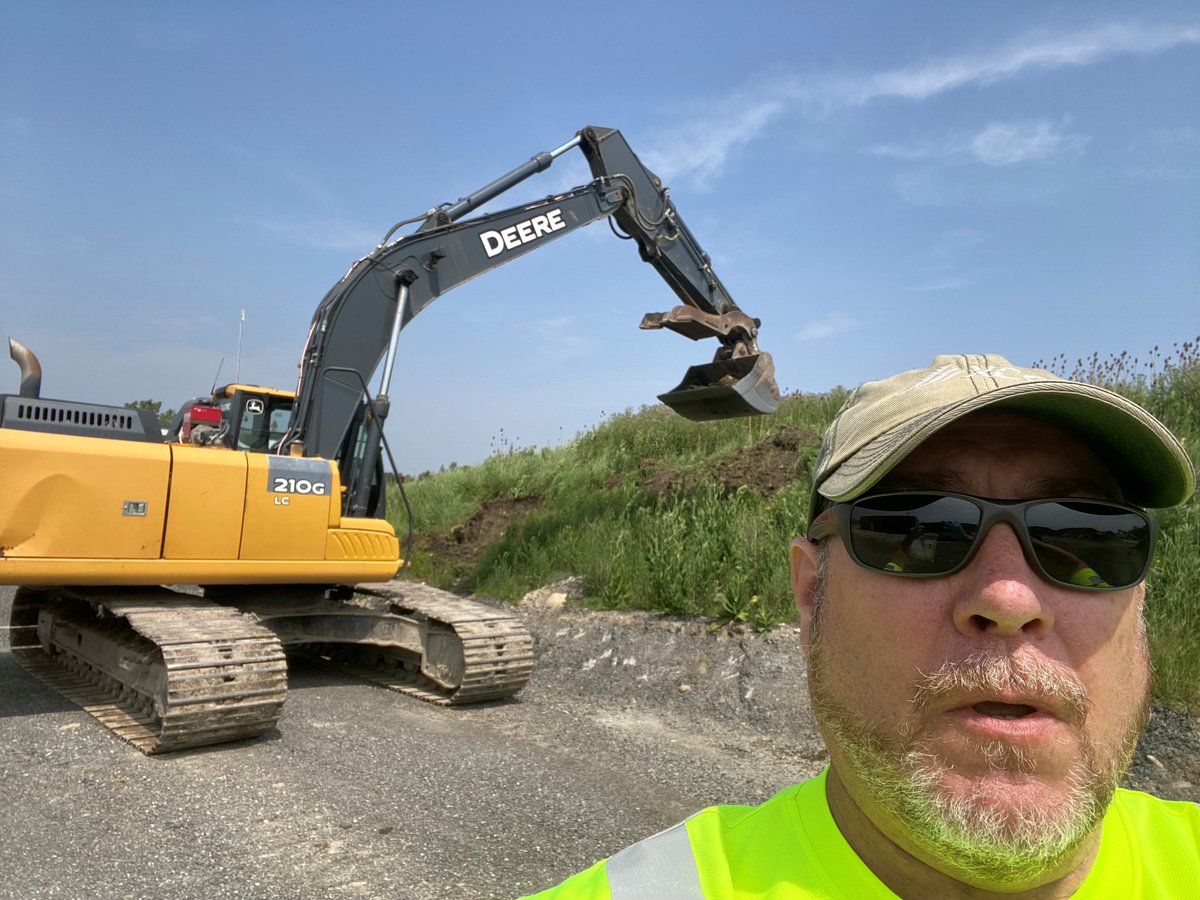XCGCanada's tweet photo. #FieldworkFeature
Helping a client characterize a stockpile of topsoil to ensure compliance with O.Reg. 406/19 ahead of sending the #soil for beneficial reuse at another property.

#TopsoilThursday #ExcessSoil #XCGKnows https://t.co/NSUkKLbcVR