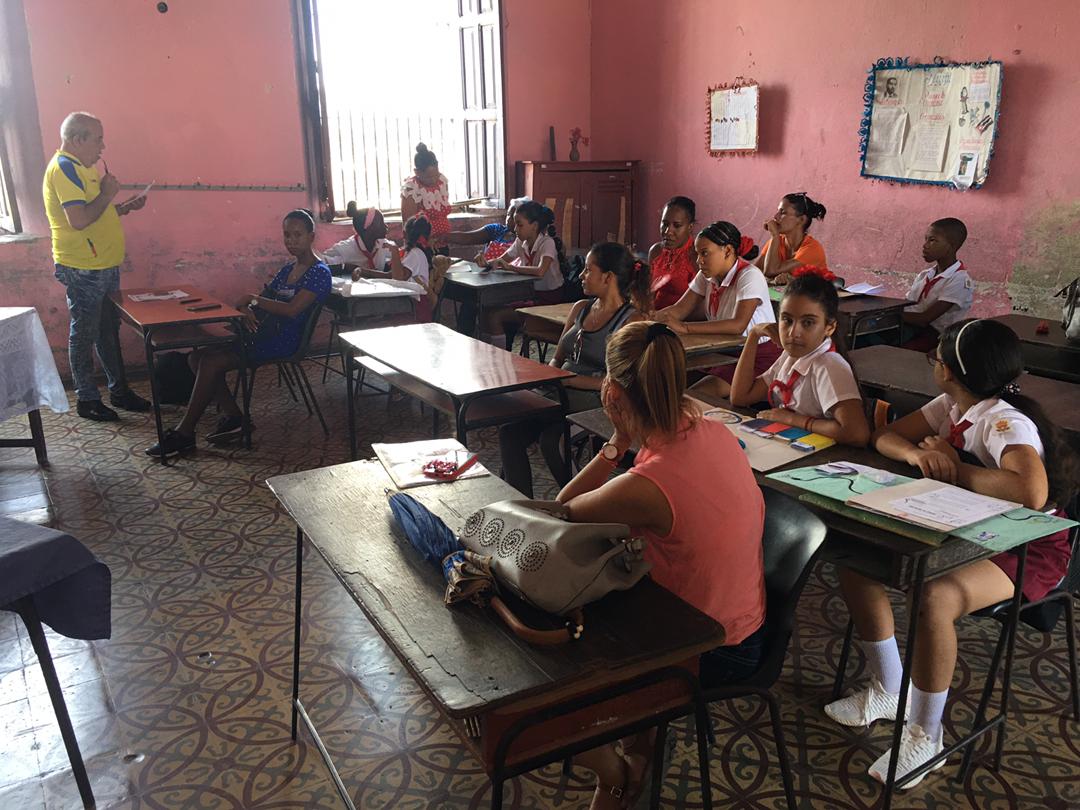 dmesantiago2019's tweet photo. Jornada Mcpal de FÓRUM de Ciencia y Técnica, con la participación de alumnos y profesores, brindando nuevos productos  para la mejora del trabajo metodológico.@CubaMined,@DianaGisellMar1,#SantiagodeCuba https://t.co/XIoiCMOl5e