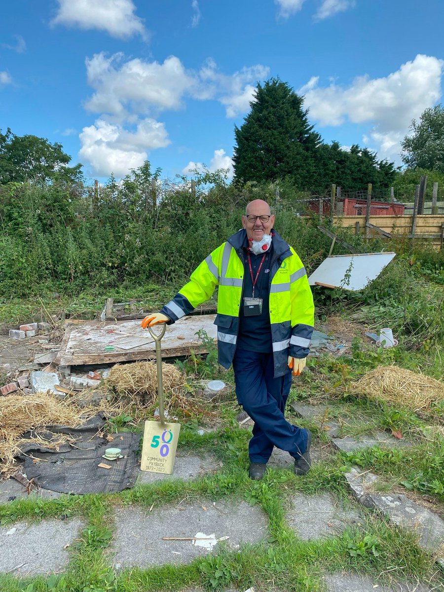 unpaidworknw's tweet photo. Another busy day for the Golden Shovel during its' last week in the North West for #CP50.  Clearing up at St Helens &amp; Knowsley today under the watchful eye of our longest serving Supervisor Brian, who has worked in Community Payback since 1986! https://t.co/BsRVNud0nP