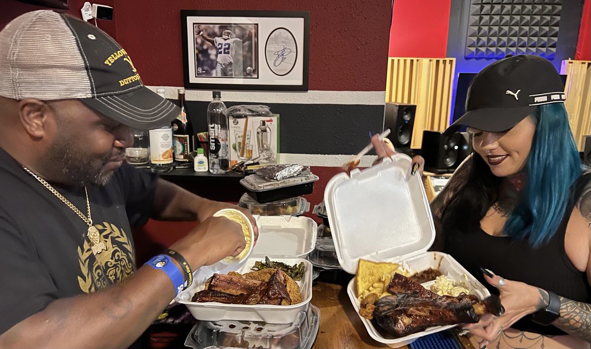 360savageJ's tweet photo. #CrimeScene w/DOC & DICE (@ladydice7) #Foodies #PNW #Ribs #Briskets #SmokedTurkey #FriedOkra #CatFish #BakedBeans #Greens and more!!
#WelcomeToTheLionsDen https://t.co/ewyfmF3NI7