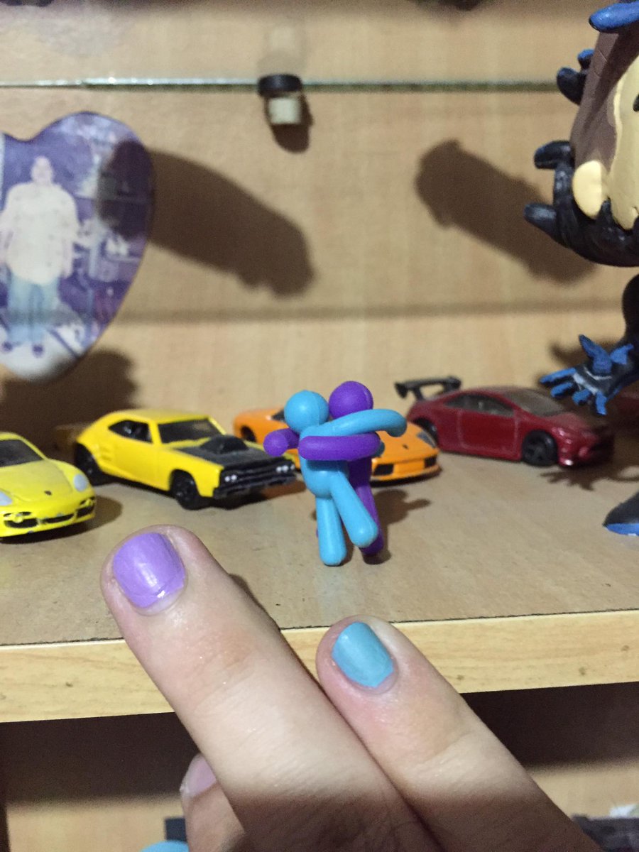 bleurthanbleu's tweet photo. And then I suddenly noticed, it shares the same color of this figure that I have. I was beyond surprised.

Now the thing is, this was unexpectedly the last gift Crim gave to me before we ended. She told me that she gave me this because, she wants me to be reminded of the warmest- https://t.co/6THjmTCReK