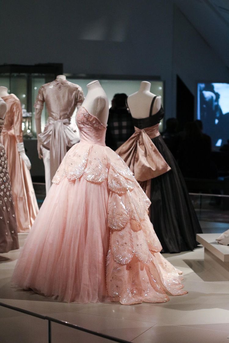 my obsession with the F/W ‘49 Christian Dior “Venus” gown has sparked again