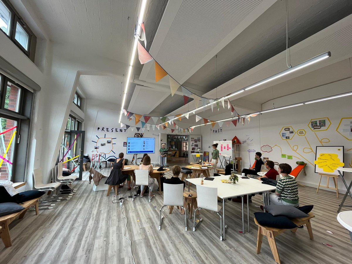 yasmindjab's tweet photo. Die Transformations::Räume @Leuphana_Uni waren ein tolles Setting für das 2. Netzwerktreffen im Rahmen der Förderinitiative Raumlabore von @stifterverband &amp; Dieter Schwarz Stiftung. Ein wunderbarer &amp; einladender Ort für Co-Kreation &amp; Innovation mitten auf dem Campus. https://t.co/u7tpsC3wHU
