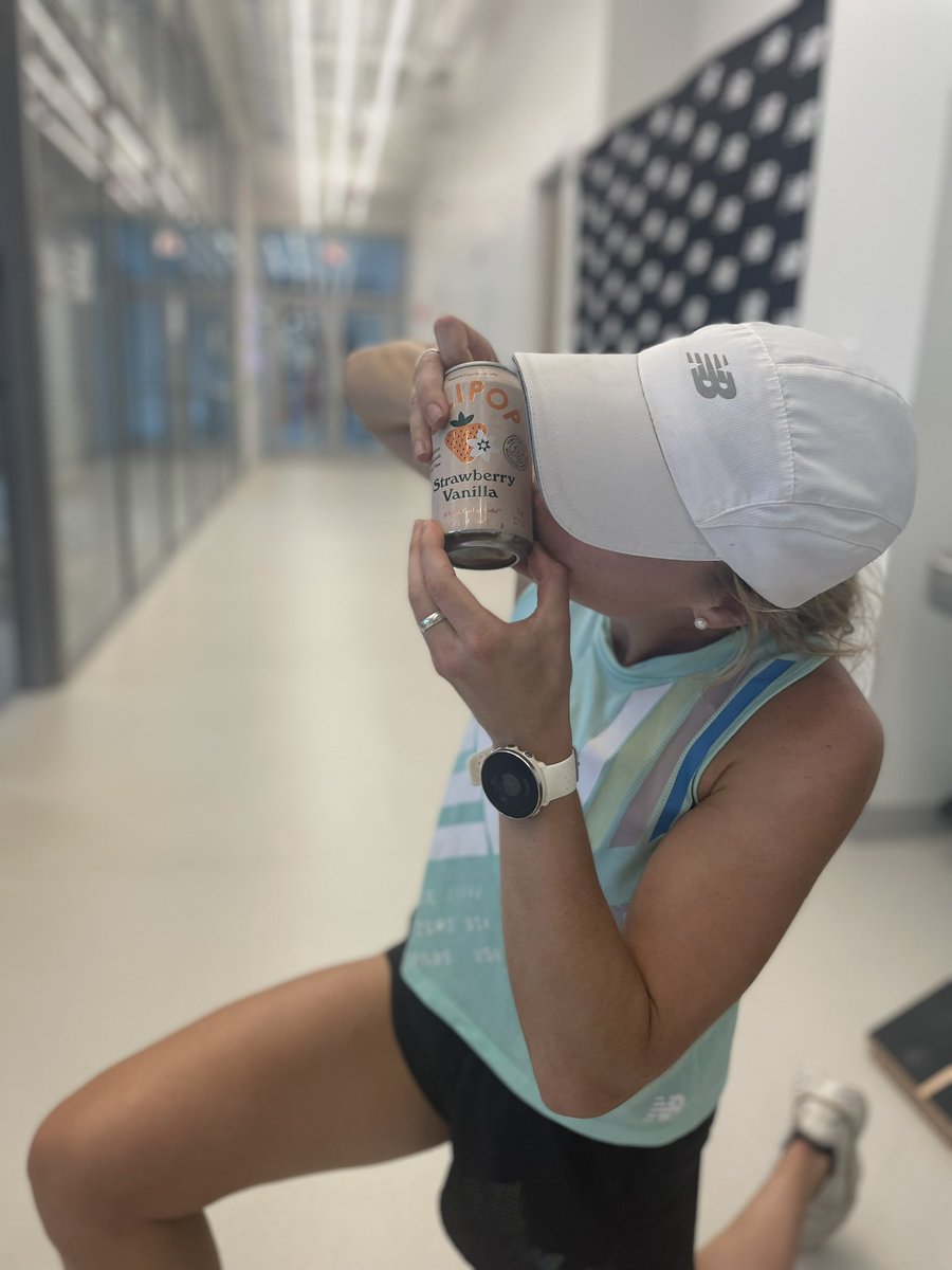 What’s Olipop-in?! Excited to be stocked up by <a href="/drinkolipop/">OLIPOP</a> this season! The perfect post run refreshment 🙌🏼 🤍🍓

#olipopsoda #anewkindofsoda #teamnbboston #newbalance #drinkolipop