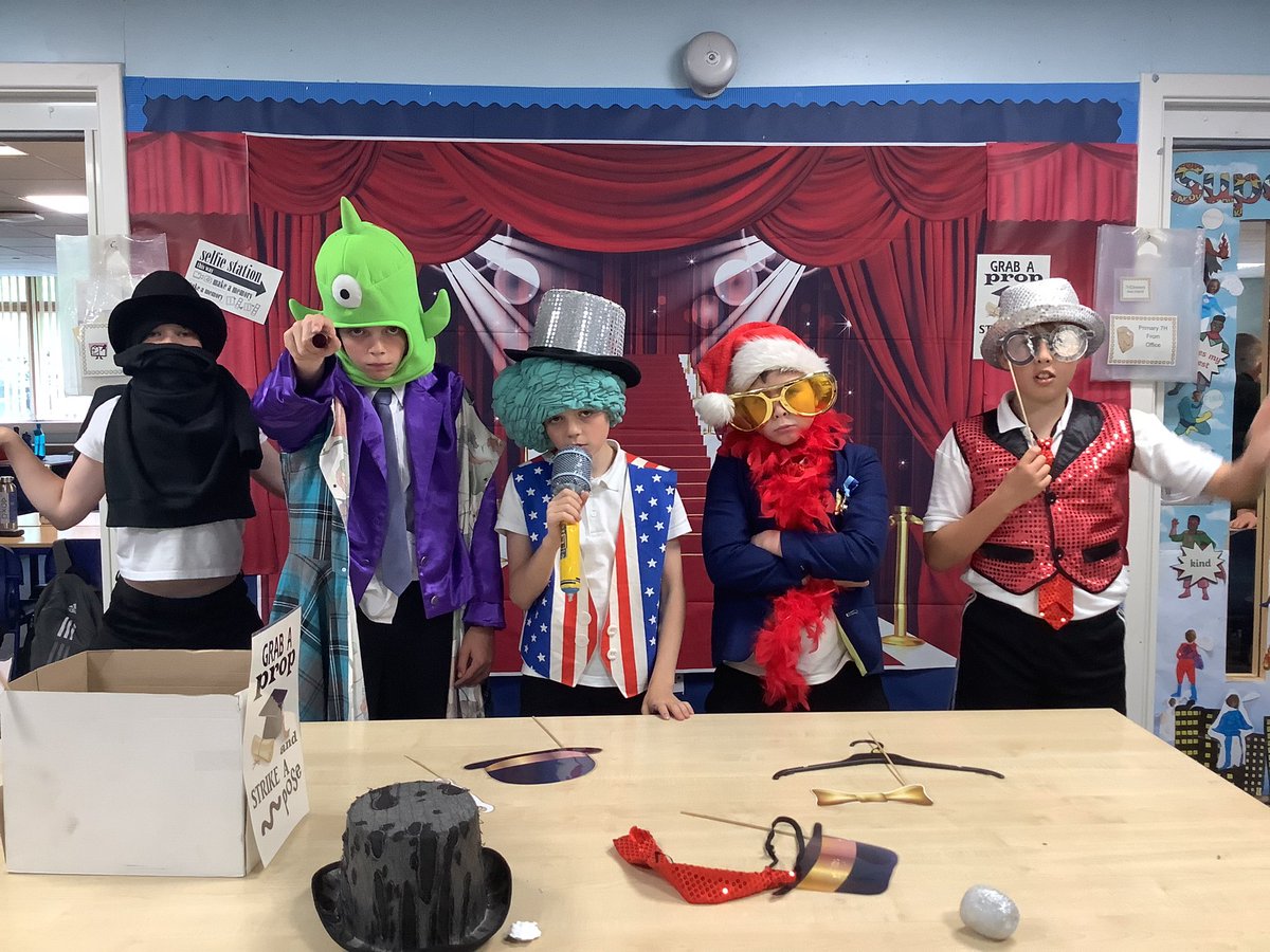 P7BWPS's tweet photo. Lots of fun at our P7 leavers Photo Booth!📸🎓🤩 https://t.co/nQQSPckGjx