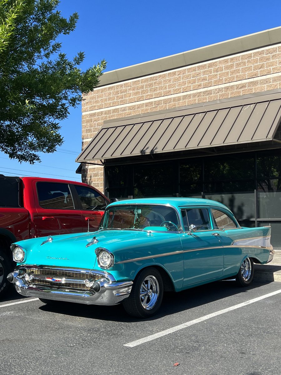 NancyPettit's tweet photo. Sweet ride! #thingsisee #ilikecars #classics https://t.co/x4qsyZ1cwf