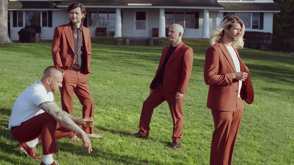 KerrangMagazine's tweet photo. Taking Back Sunday have released their first new music in four years – listen to “sweet love song” The One now. https://t.co/aXWdkipxMp @TBSOfficial https://t.co/VUXxryol9X