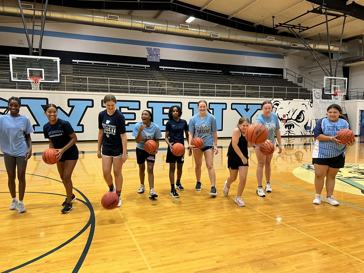 NLSportTraining's tweet photo. Another great week complete✅
Love the energy these young ladies bring! 
#GATA🏀  #WorkWorkDontStop😜 https://t.co/2Q4J0w7Jhc