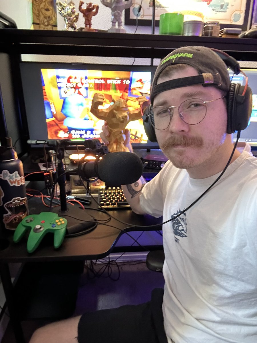 It’s been a bit since I’ve advertised my stream but ITS BANJO KAZOOIE’S 25th ANNIVERSARY! Come celebrate all things Banjo with me! Speedruns, fun video to watch from <a href="/VGC_News/">VGC</a> featuring <a href="/grantkirkhope/">Grant Kirkhope</a> and more! I’m live right now!

LIVE NOW! Twitch.tv/PxlWeezy