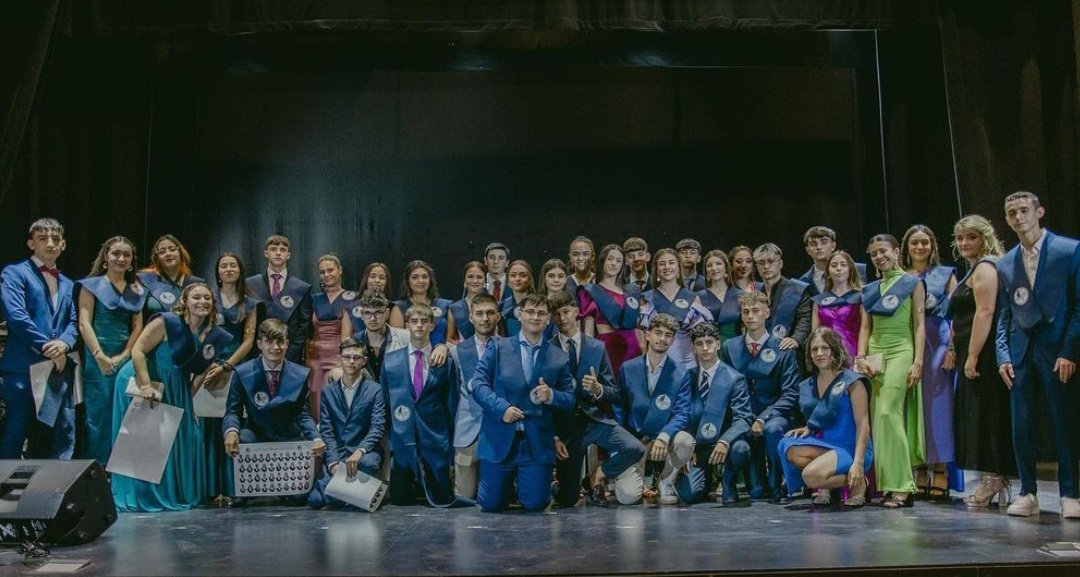 yolanda_dlf__'s tweet photo. Promoción 2019/2023🎓❤️‍🩹 https://t.co/B1dED50QAq