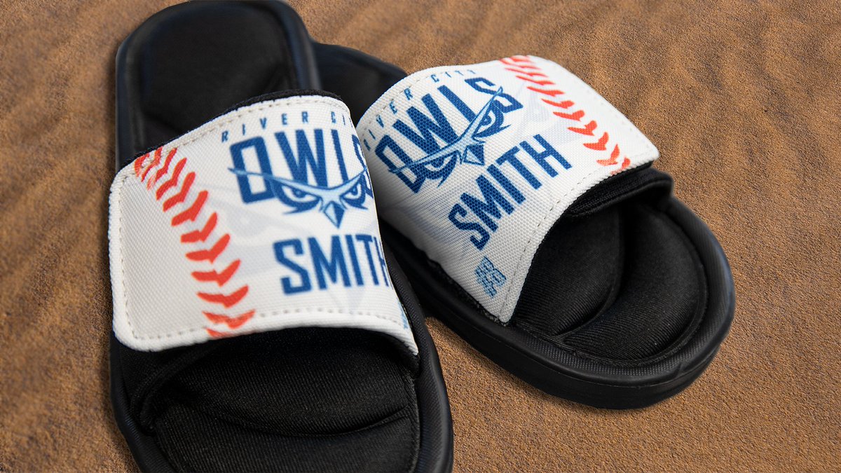 Game day isn't the only day you should be representing your team pride! This summer when you are down at the beach or pool make sure to wear some custom made sandals with your team logo and player name made at Custom Design.
#CustomDesignbyECHO #Owls #RivercityOwls #CustomSandals