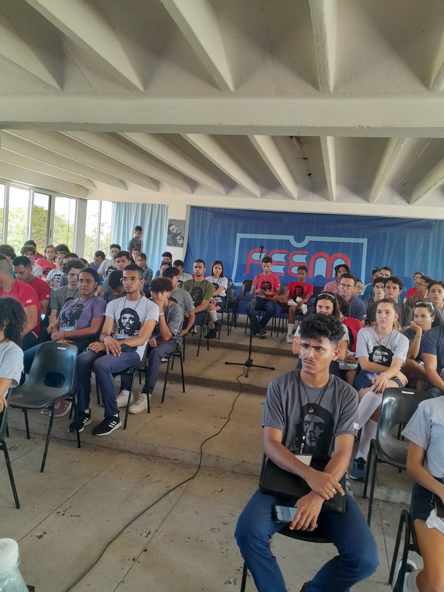 Debaten los dirigentes estudiantiles de la #FEEM sobre su funcionamiento y su participación en la sociedad cubana actual .#Cuba.