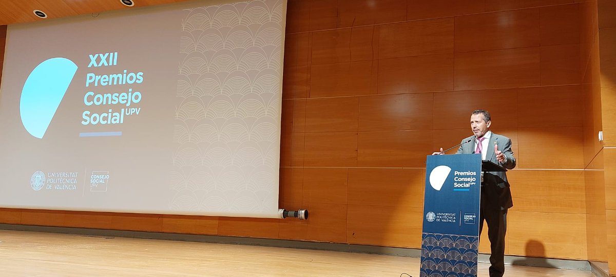 El rector magnifico <a href="/UPV/">Universitat Politècnica de València</a> da la bienvenida a los #PremiosConsejoSocialUPV un orgullo pertenecer a él y haber ejercido la difícil tarea de ser jurado, representando <a href="/UprofesValencia/">Unión Profesional Valencia</a> Rodeada de #Talento empieza la tarde <a href="/COGITIValencia/">COGITI Valencia</a> <a href="/MesaIngValencia/">Mesa de la Ingeniería Valenciana</a> <a href="/womanation_es/">Womanation Congress</a>