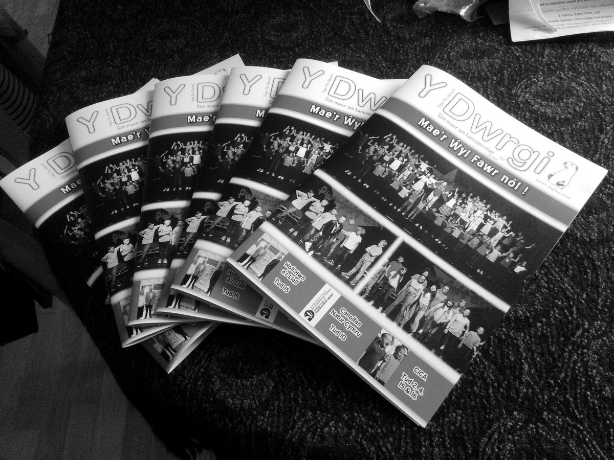 Rhifyn <a href="/GwylFawr/">GŵylFawrAberteifi</a> ar gael heno <a href="/TheatrMwldan/">Mwldan</a> ar ol sioe CICA ac yn <a href="/AwenTeifi/">Awen Teifi</a> . Diolch i Stuart Ladd, <a href="/YGAberteifi/">Y G Aberteifi</a> am y llunie hyfryd.