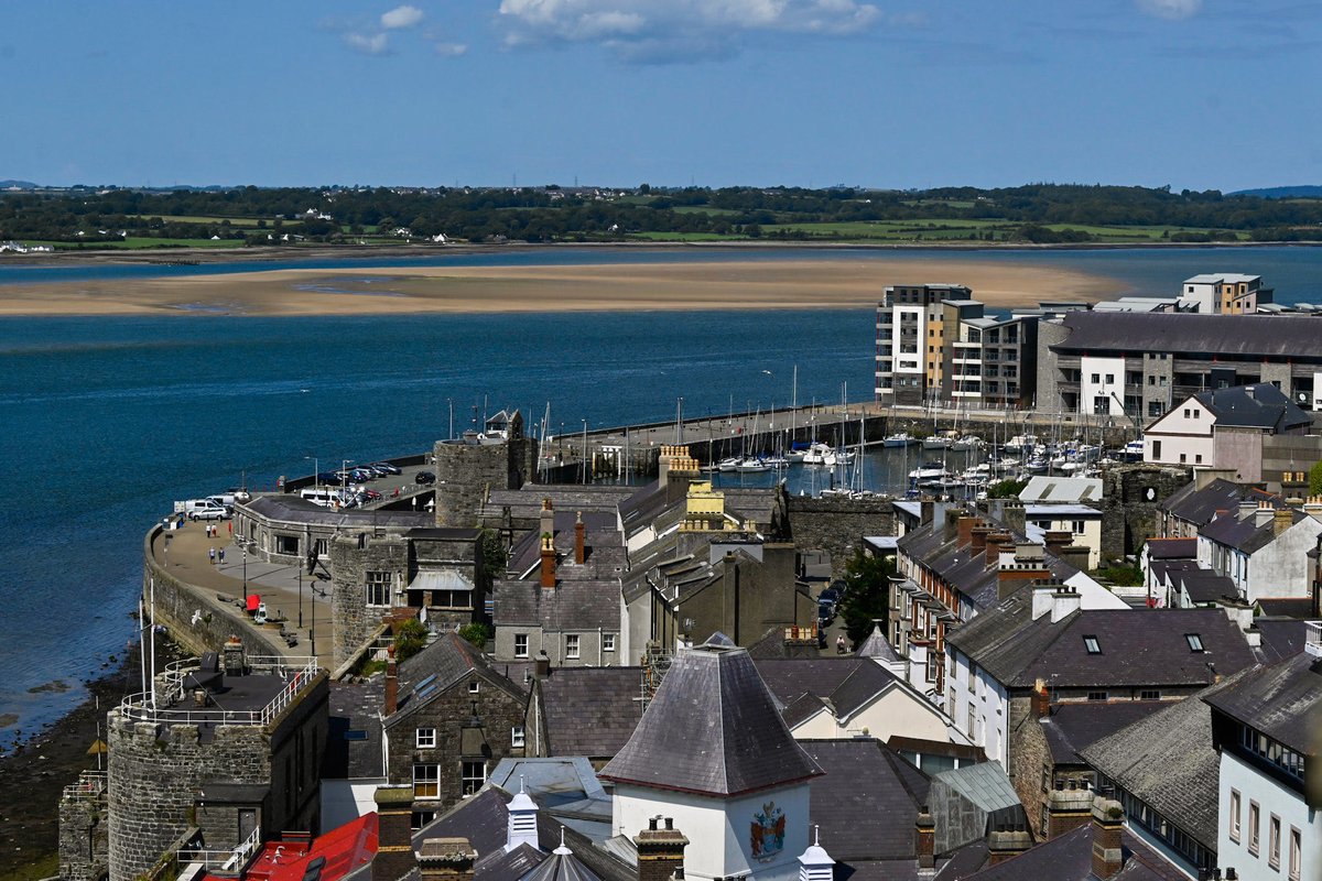 Diwrnod braf yng nglad y cofi! #Caernarfon ⁦<a href="/S4Ctywydd/">S4C Tywydd</a>⁩ ⁦<a href="/LocalWales/">Local.Wales 🏴󠁧󠁢󠁷󠁬󠁳󠁿</a>⁩
