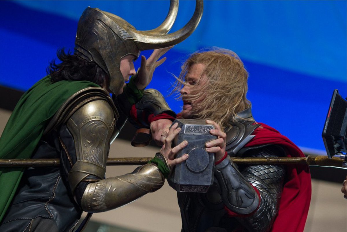RT @Shambelle97: Tom Hiddleston And Chris Hemsworth - Backstage / The Avengers (2012)  

#Loki #Thor https://t.co/2V584Tj5cY