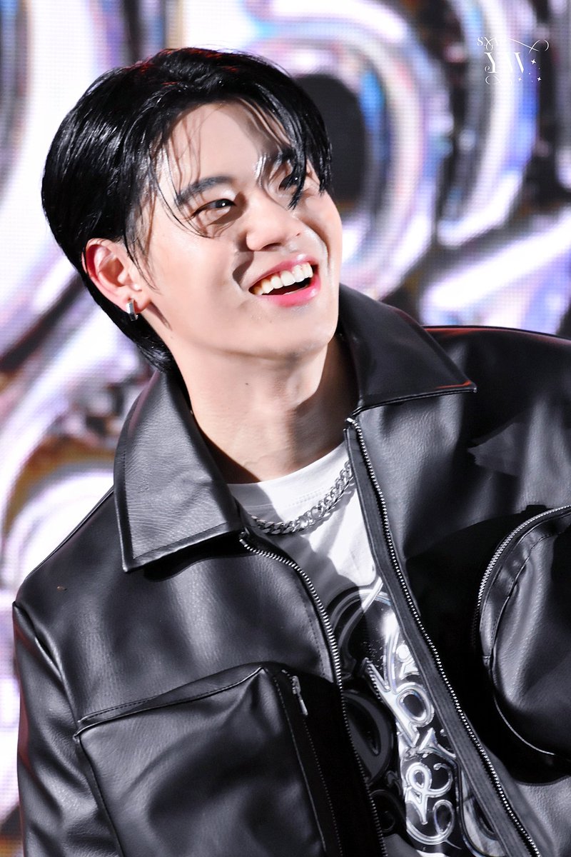 snap_yw's tweet photo. 29.06.23

ตายิ้ม😊

#YUPPConcertxYinWar 
#แถลงข่าวจิ้นกันให้YUPPConcert
#yinyin_anw @yinyin_anw https://t.co/2mWjh16o9x