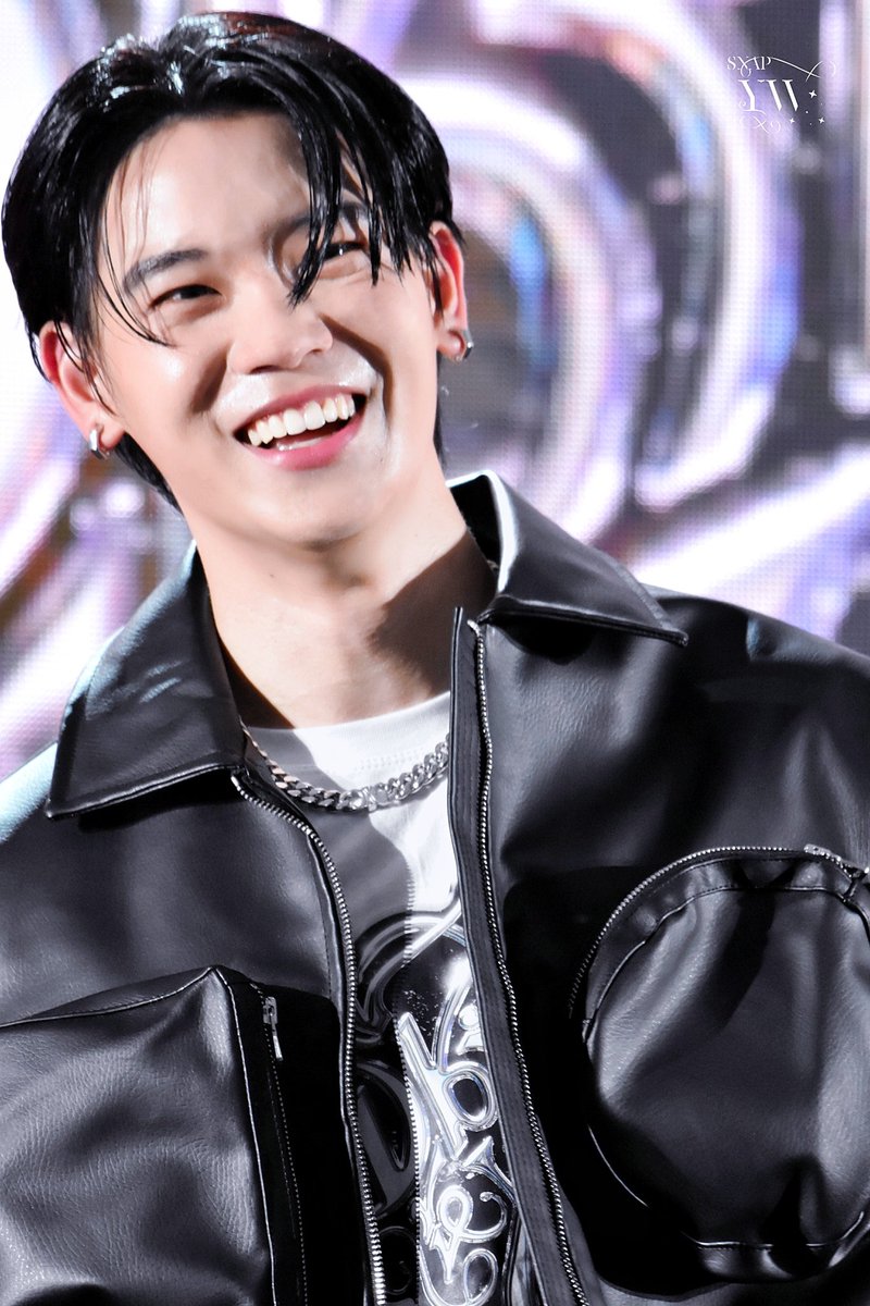snap_yw's tweet photo. 29.06.23

ตายิ้ม😊

#YUPPConcertxYinWar 
#แถลงข่าวจิ้นกันให้YUPPConcert
#yinyin_anw @yinyin_anw https://t.co/2mWjh16o9x