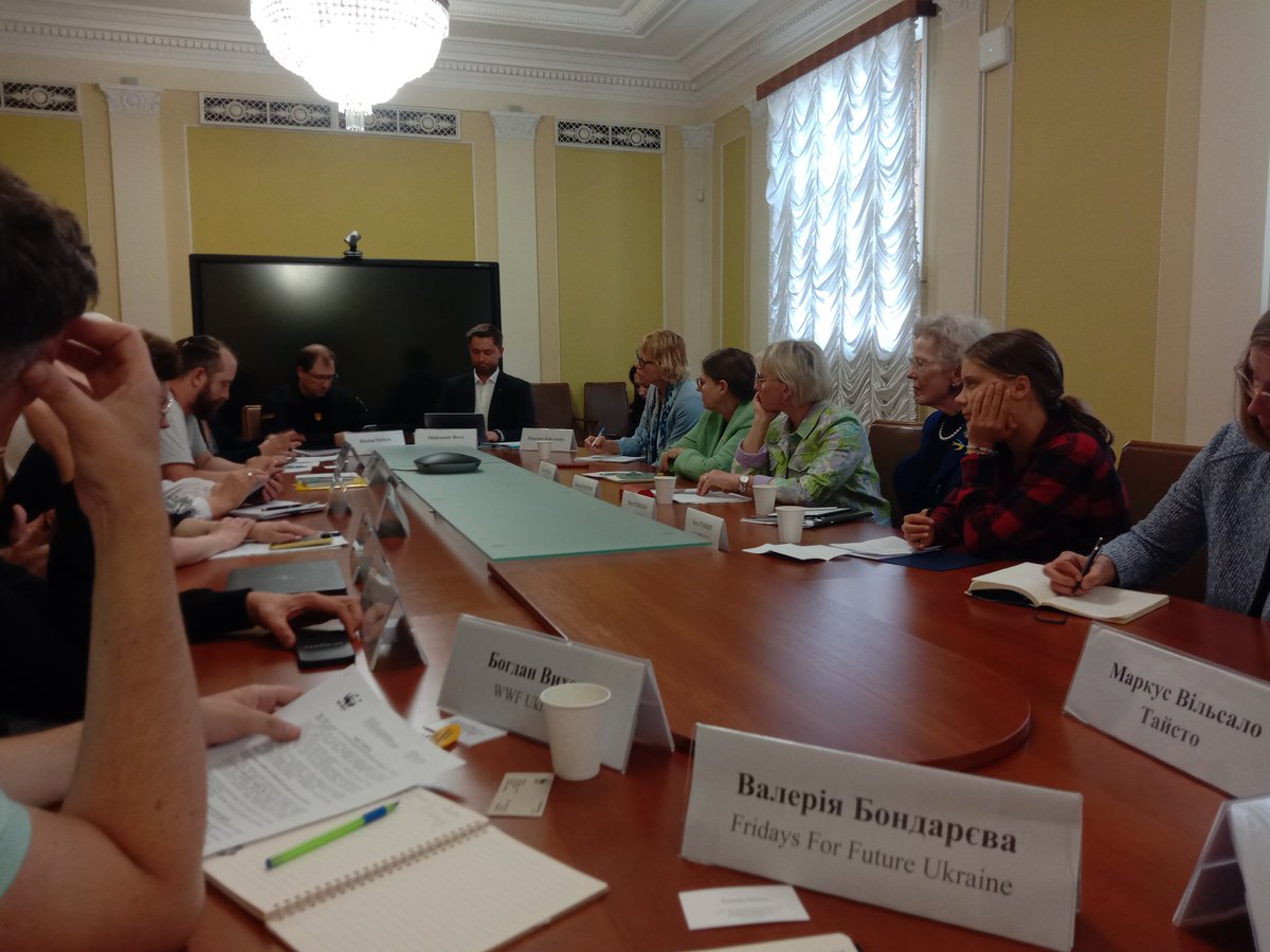 Working group on countering 🇷🇺 environmental crimes with @GretaThunberg arrived in Kyiv and met with Ukraine's civil society, including #FridaysForFuture Ukraine🇺🇦 ❌No blood-soaked fossil fuels in green recovery! ✔️ Energy transition, social justice and peace! #StopEcocide