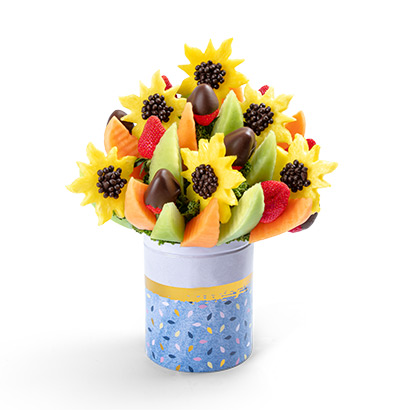 HendersonEdible's tweet photo. Summer Sunflowers Arrangement - Product Code: 8575 - Sunflowers made of pineapples and coffee berries are the star of the show, Place your order today! Need help? call our store at 702 434 8334 #sunflowers #coffee #chocolate https://t.co/3CUu3QIUp5
