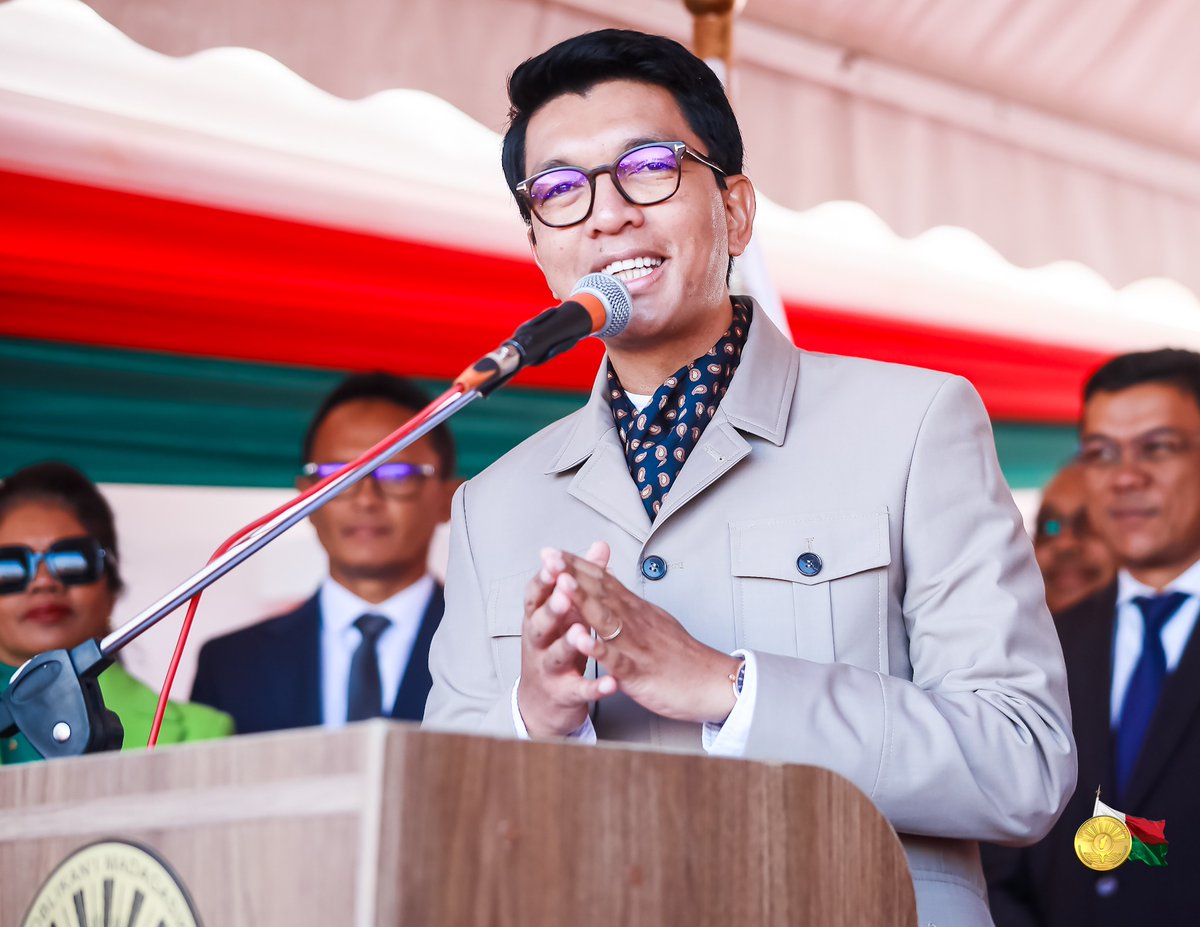 SE_Rajoelina's tweet photo. La lutte contre le fléau de la #toxicomanie à #Madagascar est un combat de chaque instant. L'inauguration ce matin des bureaux de l'Office National de Lutte #AntiTabac accompagné de son Centre de #Sevrage est une étape importante qui nous permettra de porter secours aux victimes. https://t.co/NHxsD6zuLK