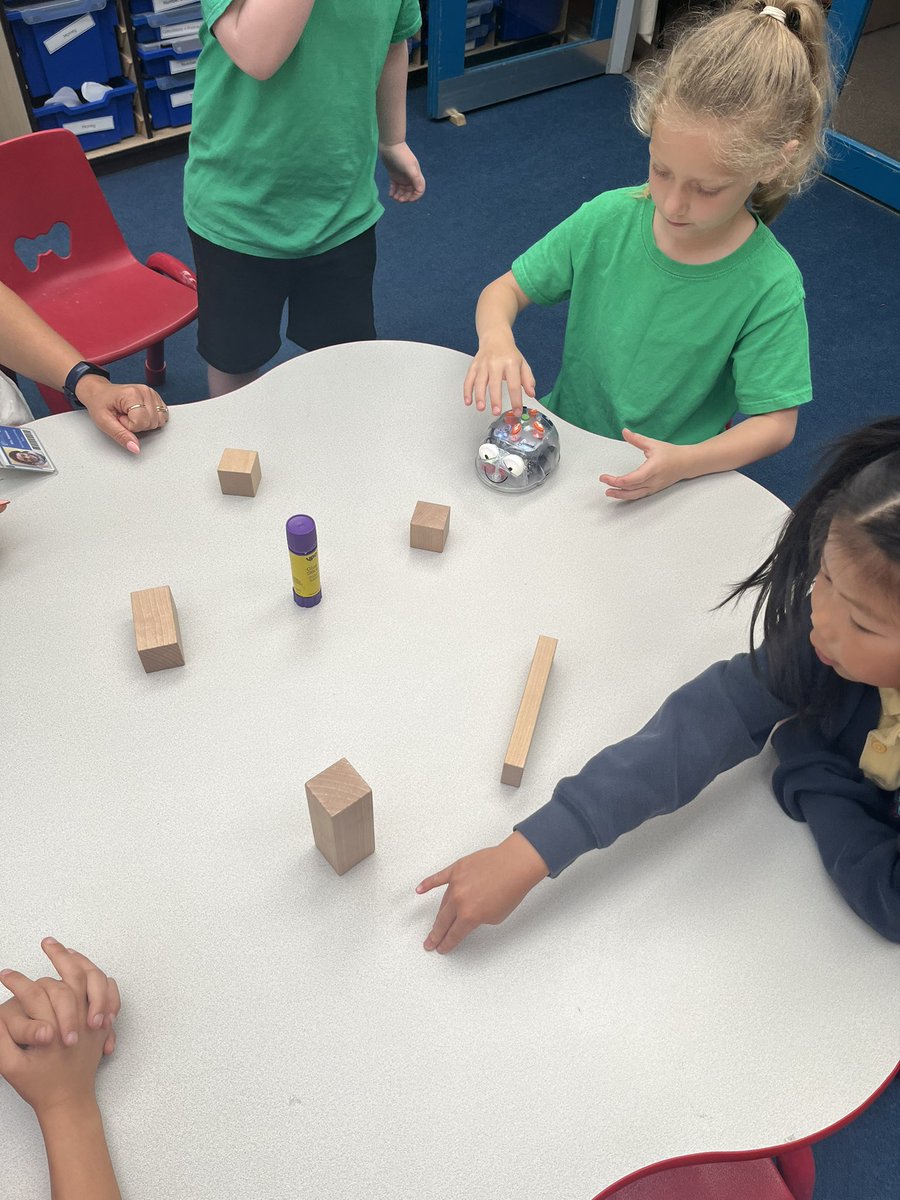 LakesideYork's tweet image. Today Year 2 used the Bluebots to play a game of capture the flag. We inputted algorithms, trying to get the Bluebot to knock over the glue. We debugged and had another try if they didn’t quite work first time. We then made things harder by adding in obstacles! #LakeComputing