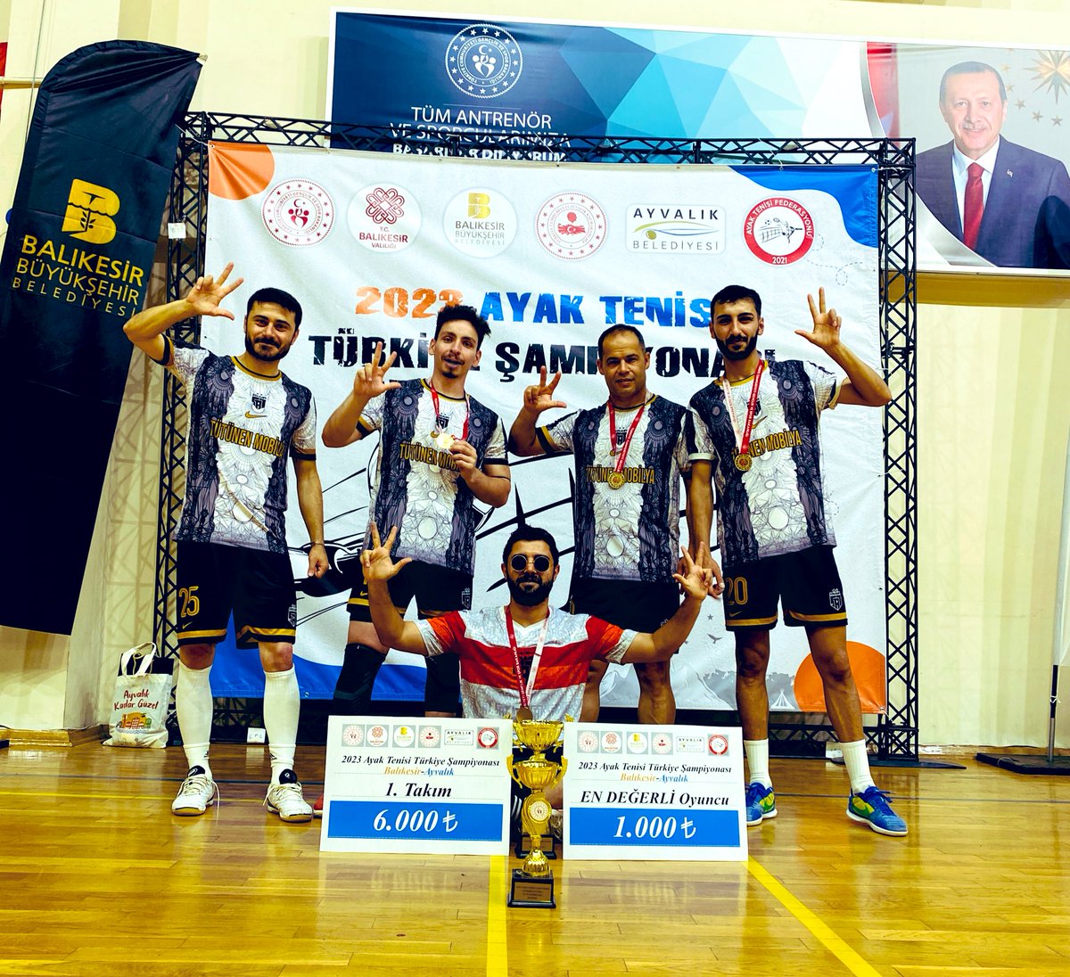 Solhanayaktenis's tweet photo. Solhan Ayak Tenisi 🇹🇷❤️
2021 🏆2022 🏆2023🏆
Denizli🥇Kütahya 🥇Balıkesir 🥇
@OA_BAK @gencliksporbak 🇹🇷 https://t.co/fJCouR6RUP