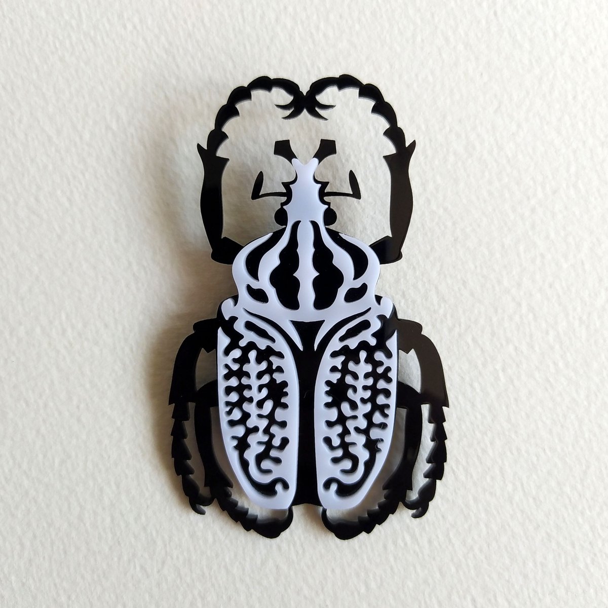 Goliath beetle, laser cut acrylic. Brooch and earrings.

#beetle #jewelry #lasercut #productdesign #zulaque