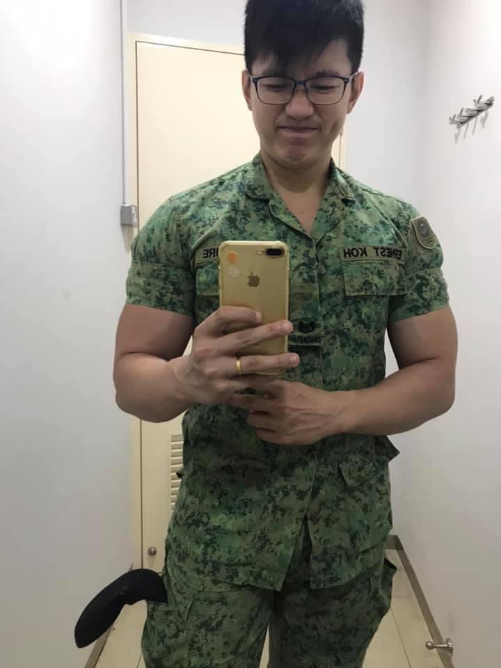 ek_sirius's tweet photo. Getting thiccccc #military #uniform #armyboy #fit #bicep #sgboy #fitness #army https://t.co/O5n95tDb4z