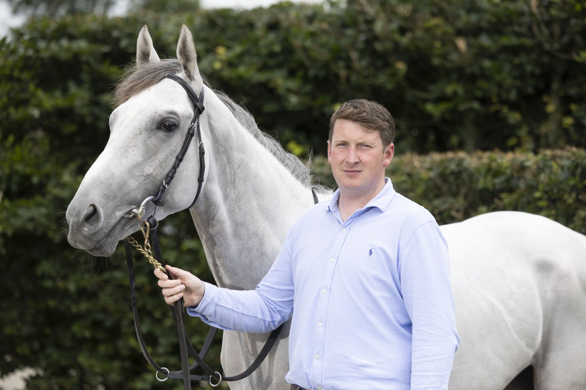 RacingPost's tweet photo. George Murphy with Irish Derby runner White Birch ❤️💛 https://t.co/andp1AkJYV