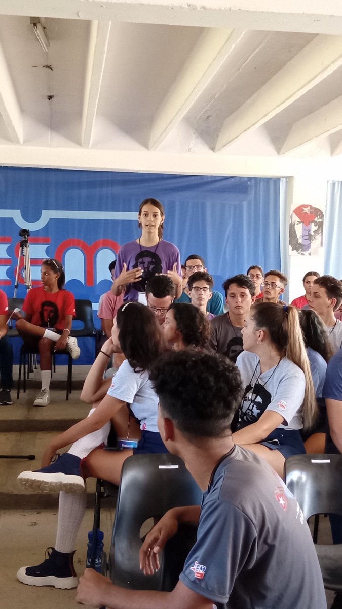 Eugeniocubano's tweet photo. #FEEMdeCuba #AquíConCuba, los muchachos haciendo propuestas, frescas, inteligentes y optimistas para perfeccionar sus procesos y movimientos. Oye yo creo en mi presente y futuro con estos jóvenes. @NaimaBarreto @JLBrocheLorenzo @JorgeLuisPerd20 #cubamin https://t.co/gWHoRKQLzA