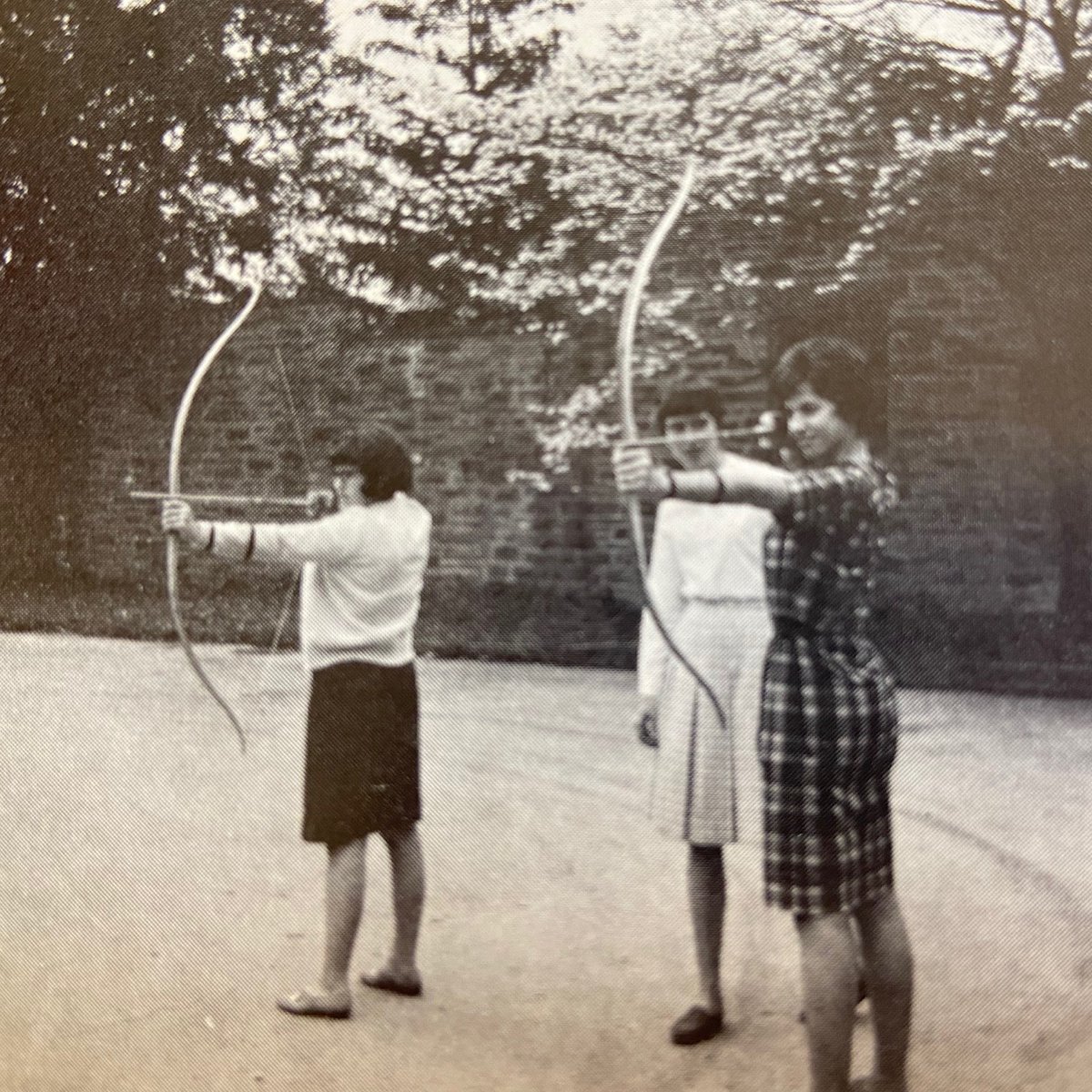Bucks_edu's tweet photo. Archery class, anyone? 🏹 Do you recognize where this #ThrowbackThursday pic was taken on our Newtown campus? 🤔

#BucksCCC #BucksCounty #CommunityCollege #BucksCountyPA #Archery #ArcheryClass https://t.co/RuMvN9tEWj