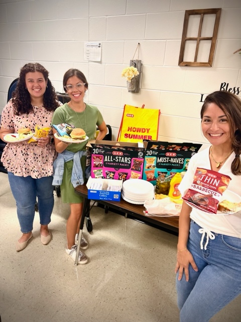 Christina Reyes tweet media