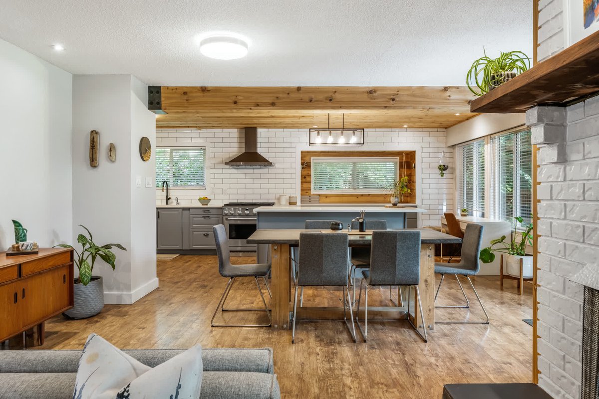 Maple Ridge, BC

#housedesign #realestate #realestatelife #realestatephotography #mdl #realtor #dawsonmedia #hdrphotography  #diningroomideas #modern #marketing #homedesign #photographer #diningroominspo #luxuryhomes #homedecoration #mapleridgerealestate #moderndecor