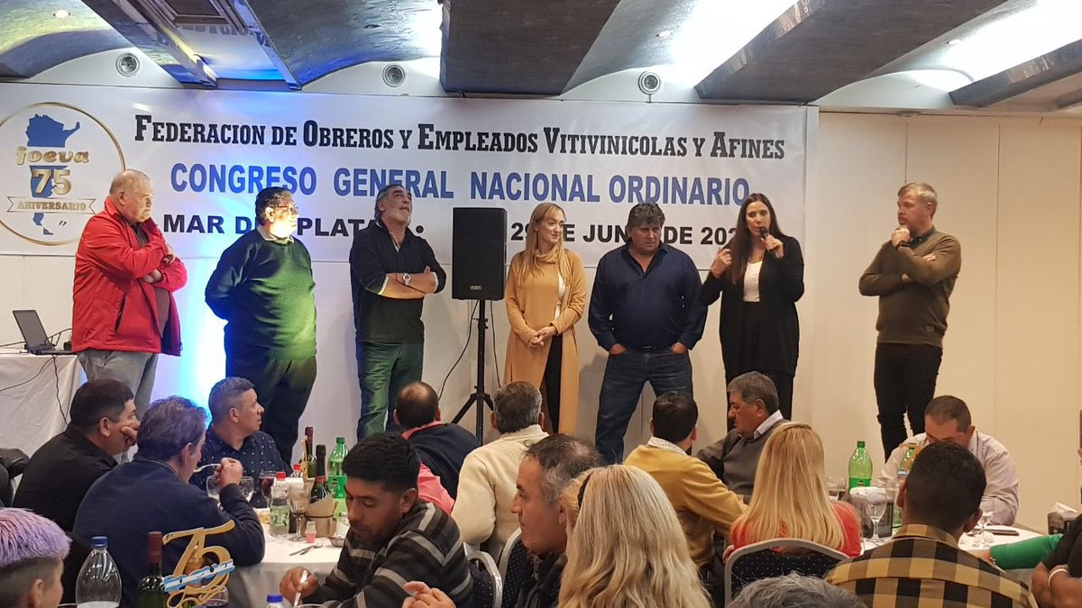 anabelfsagasti's tweet photo. La mejor manera de celebrar los 75 años de #FOEVA 👉 Con la Ley 27643 que garantiza el derecho a una jubilación digna para trabajadores de viña.
Con @MarisaUcedaOk, @BelenAnchi, Juan Carlos Aguirre y @MarcosGutierrez compartimos en #MarDelPlata un encuentro lleno de emoción ❤️ https://t.co/GcFKoFsksl