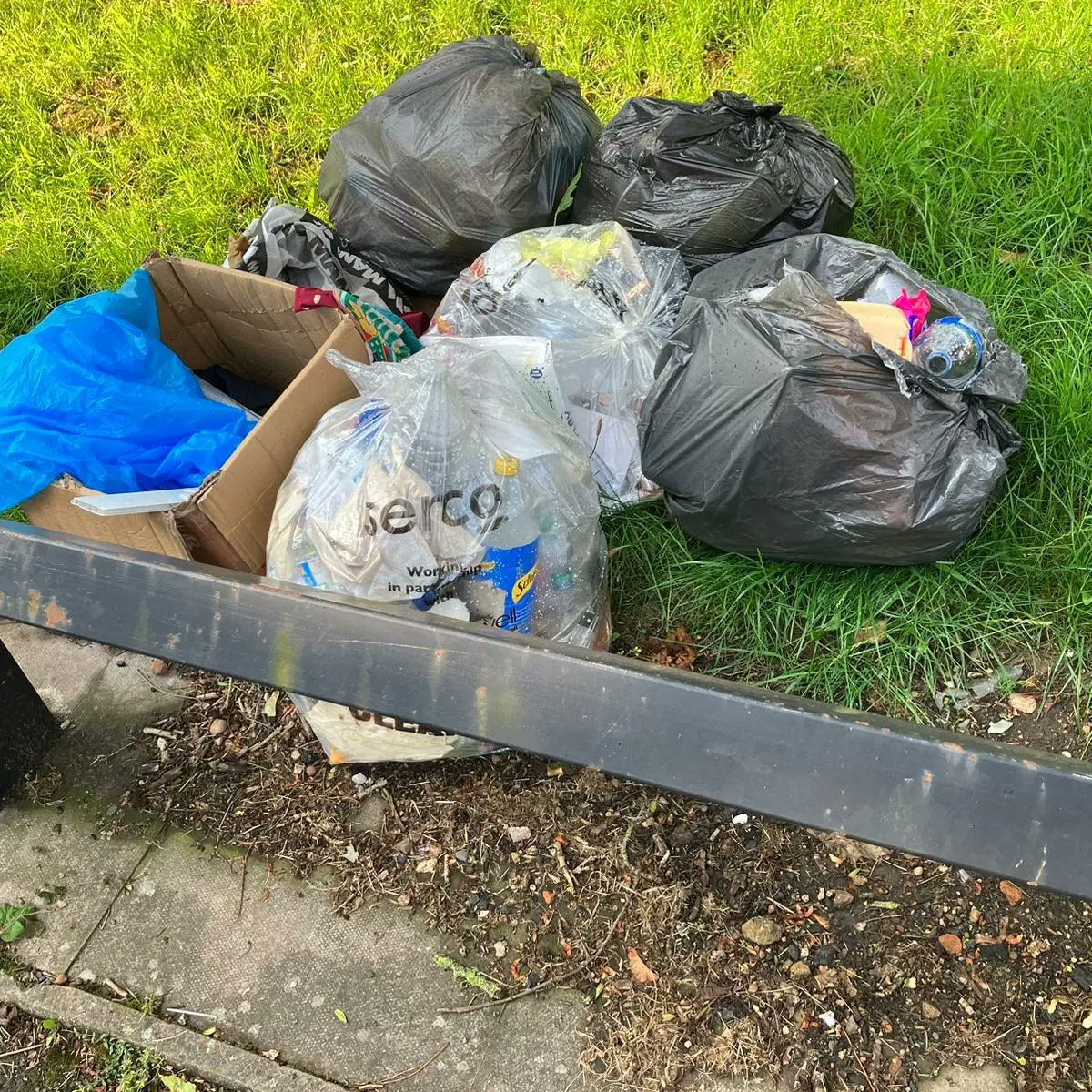 Litterwatch1's tweet image. Henry has litter picked 4 bags yesterday from the Galton estate, and there is some fly tipping with it, too .

We are grateful for your ongoing support 

#thankyou

#adoptastreet #partofthesolution #volunteersareimportant @SercoESUK @sandwellcouncil