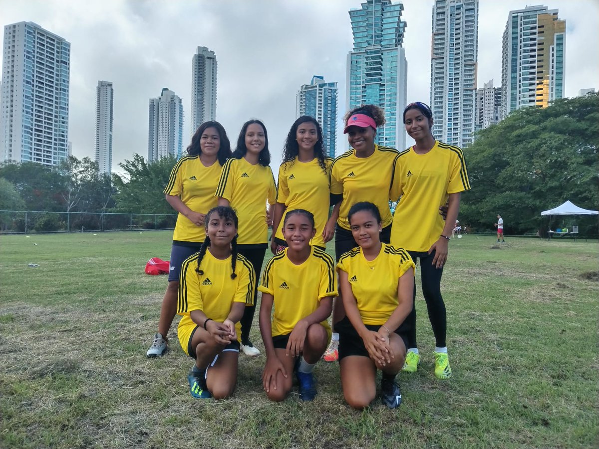 BarriosPanama's tweet photo. ¡Orgullosos de nuestros equipos: Juvenil, Femenino y Masculino de Ultimate Frisbee!

Nos demuestran que la práctica deportiva no solo es buena para el cuerpo, sino también para la mente. 

¡Sigamos apoyando a estos valientes adolescentes en su camino hacia el éxito!
#Panamá https://t.co/e4Cjthzlnp
