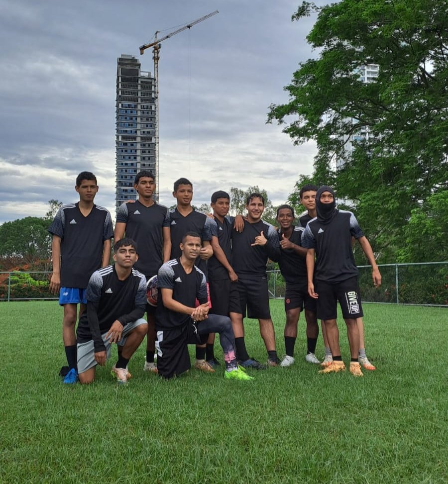 ¡Orgullosos de nuestros equipos: Juvenil, Femenino y Masculino de Ultimate Frisbee!

Nos demuestran que la práctica deportiva no solo es buena para el cuerpo, sino también para la mente. 

¡Sigamos apoyando a estos valientes adolescentes en su camino hacia el éxito!
#Panamá
