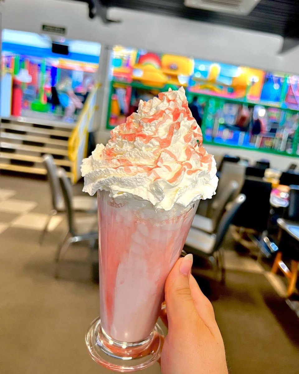 drakesoftplay's tweet photo. Strawberry Delight! 🍓🍓🍓
How DELICIOUS does our Strawberry Milkshake look! Our Milkshakes are a favourite amongst children and adults! It’s also a favourite with our staff too!
Enjoy one of our Milkshakes and have some fun at the same time.
Bookings can be made via the  website https://t.co/NqNHNIGrWA