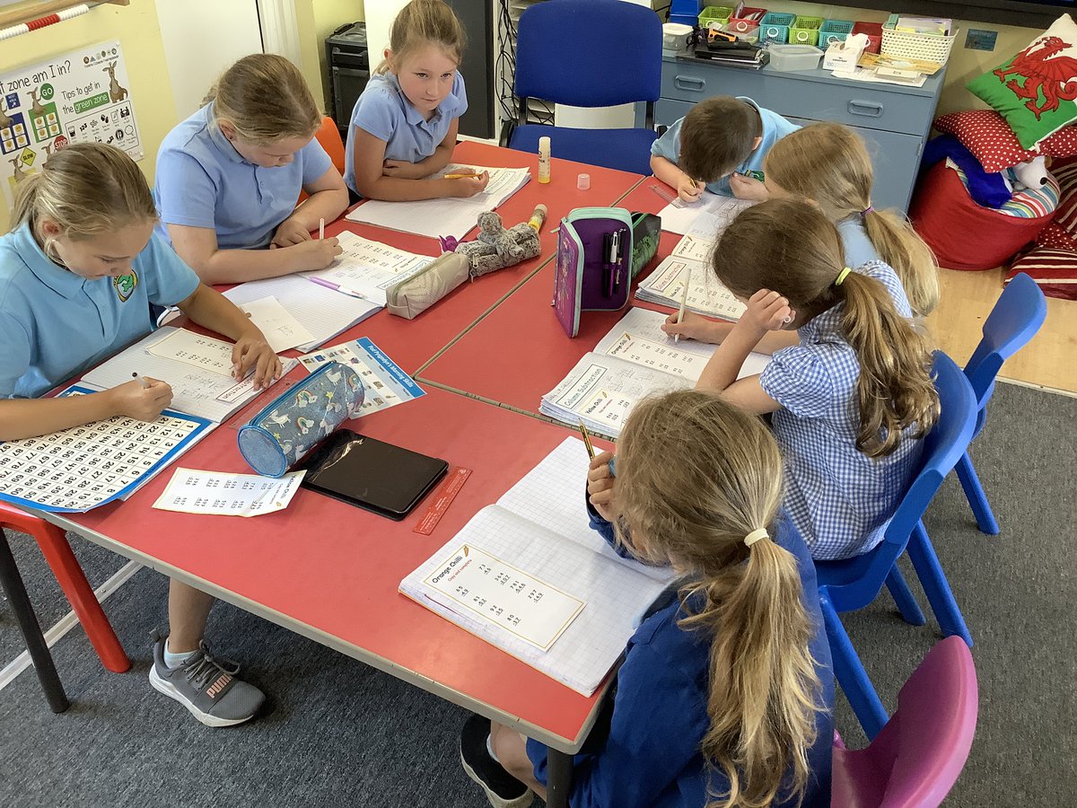 llanrhidianp's tweet photo. #LlanPysgodyn learning how to do column addition π #LlanNum https://t.co/TU1XGaH7JG
